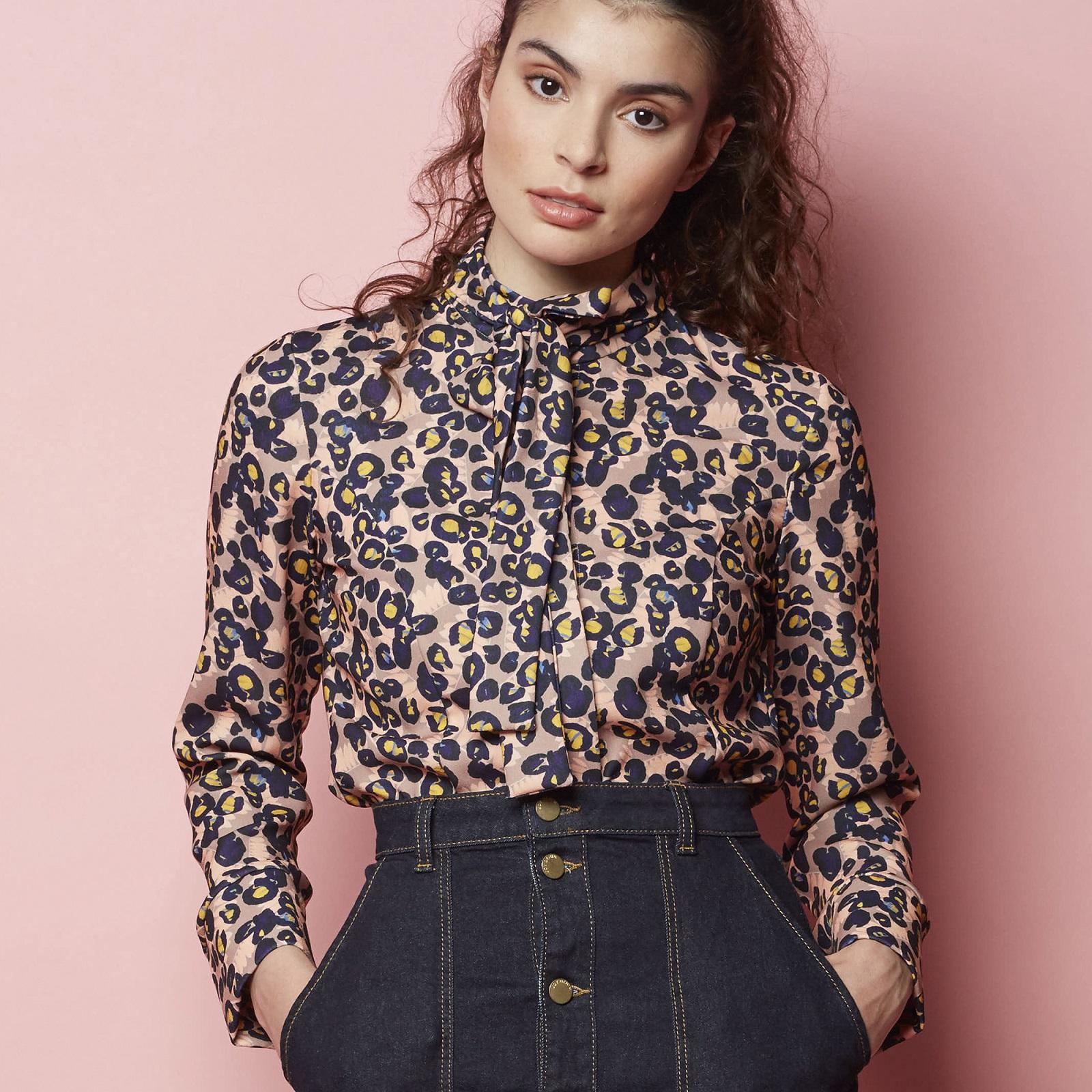 Lova Blouse: Where Sophistication Meets Comfort