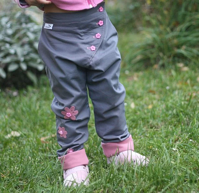 Sew Trendy: Harem Pants with Slanted Closure - A Stylish Sewing Pattern for Kids with Comfortable Low Seat Design (Sizes 92/98)